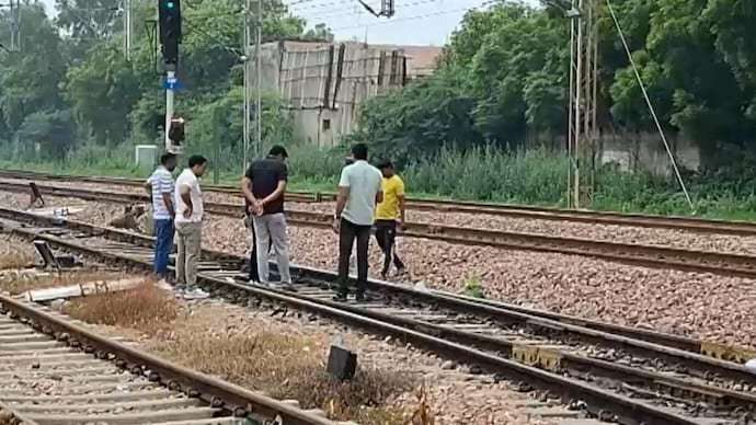 印度女子遭4人强奸后被火车碾断脚 印度哈里亚纳邦帕尼帕特市近日发生一起令人震惊的