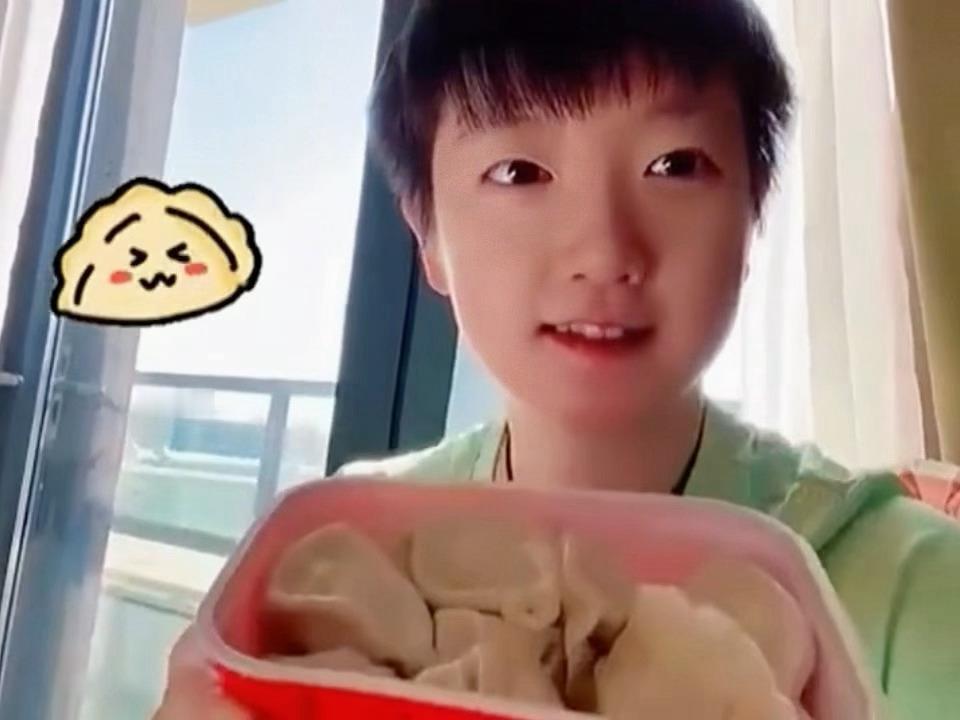 冬至冬至吃什么？祝大家冬至快乐。 