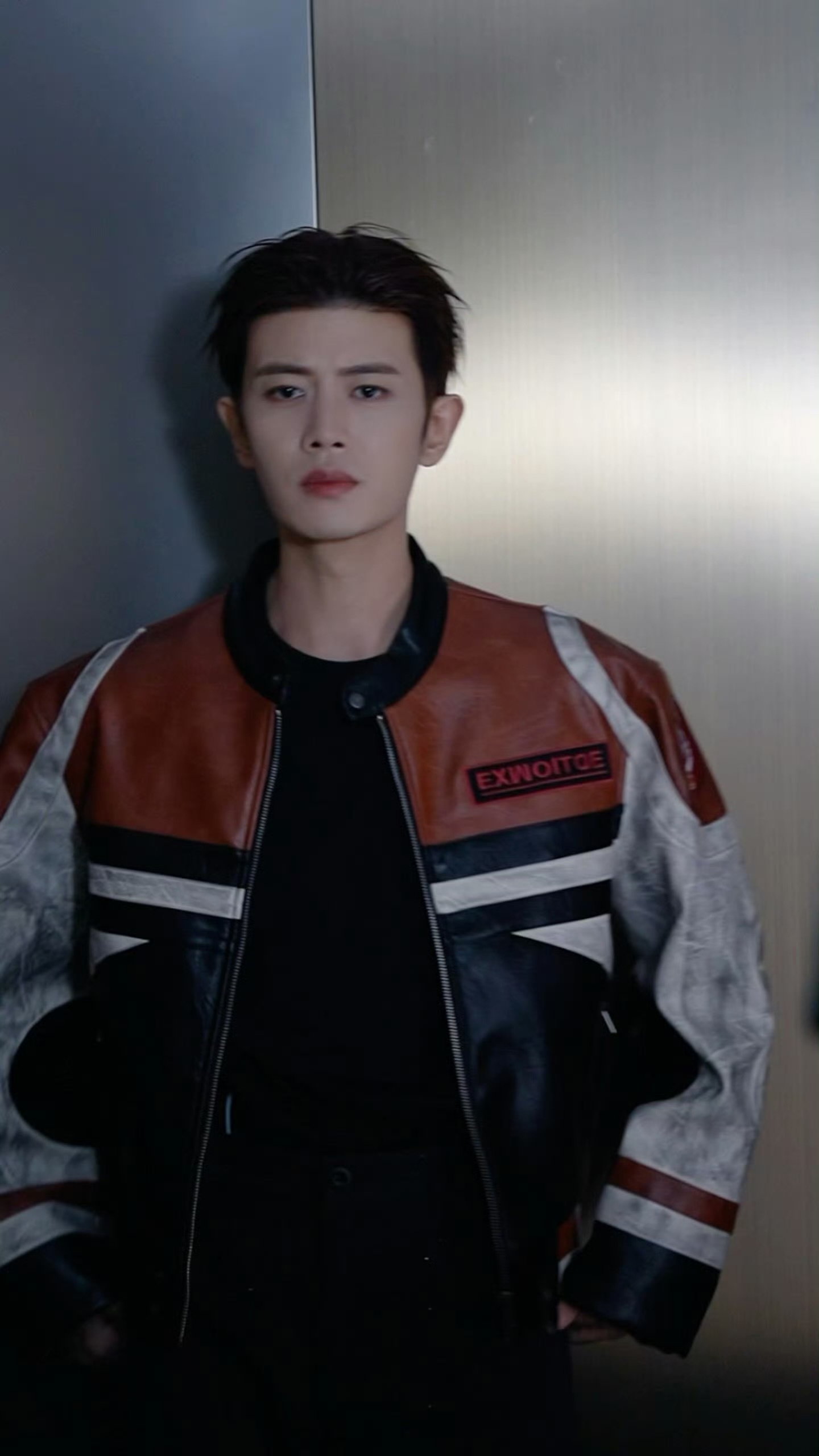 任嘉伦的嘉人之友[超话]  任嘉伦请允许我跌进你的梦里 🌙✨​​​