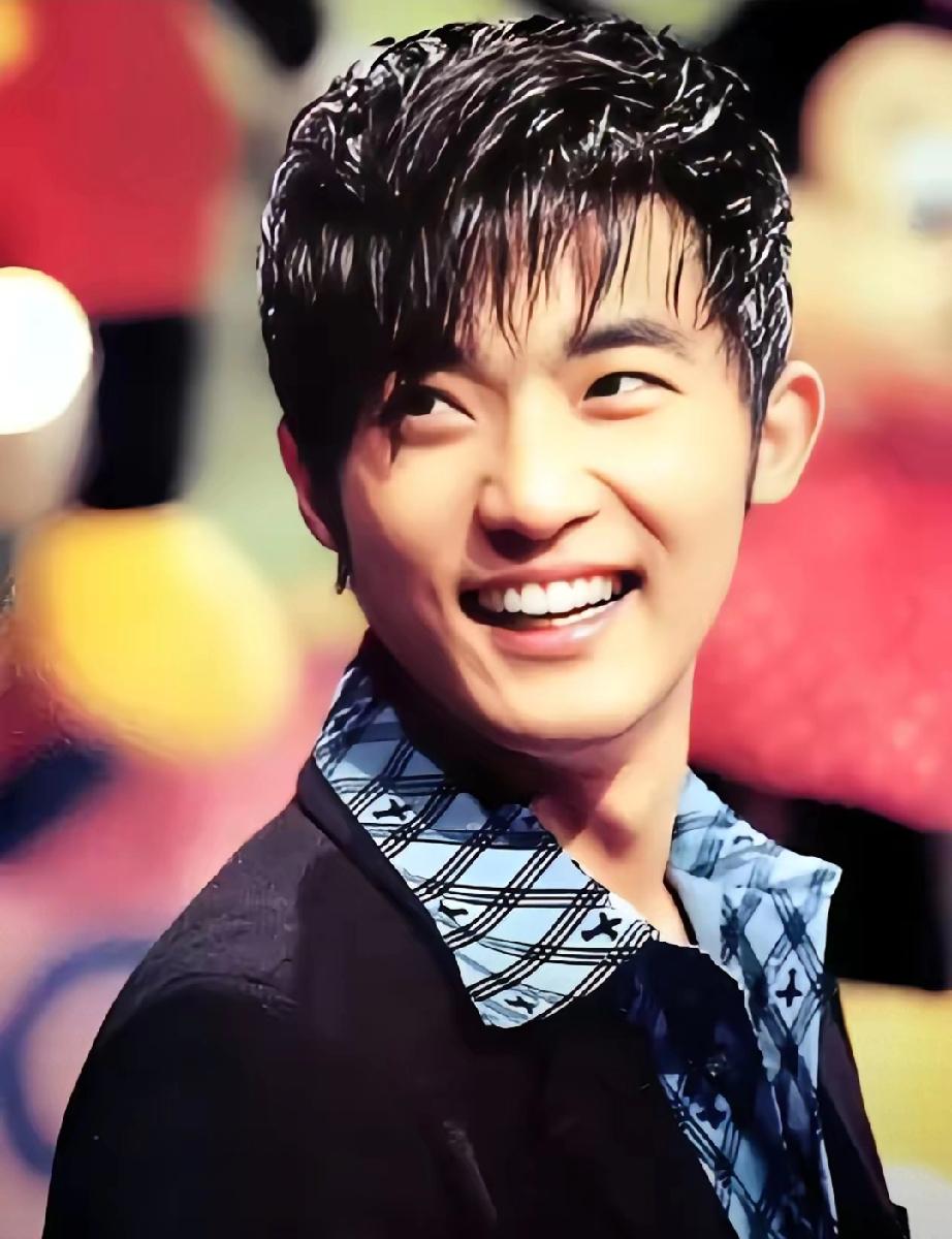 55岁安在旭罕晒全家福！小9岁娇妻颜值惊艳，儿女双全太幸福
 
    55岁“