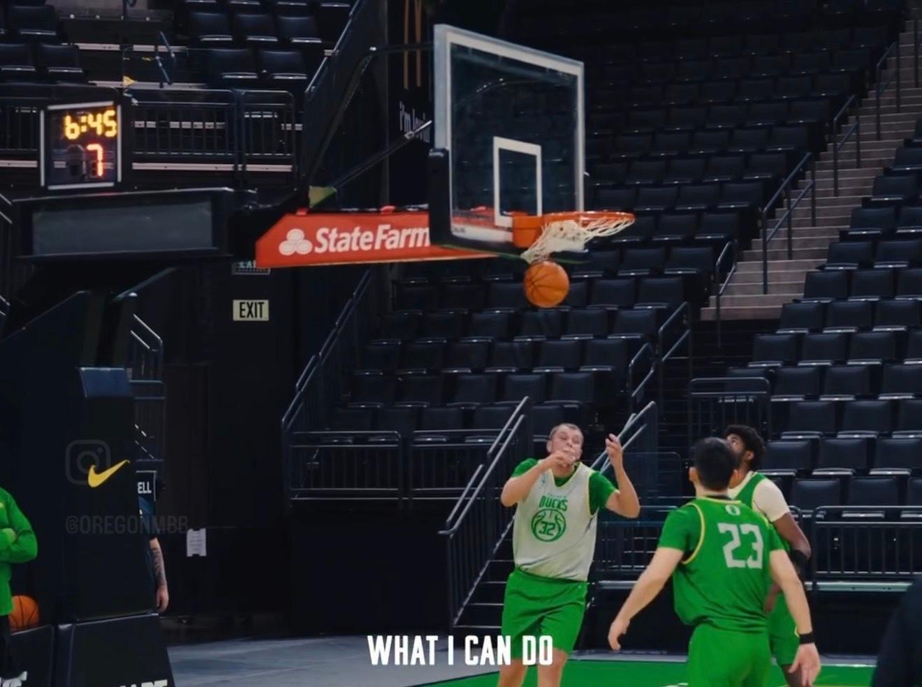 林葳出现在最近俄勒冈男篮的训练中 ncaa