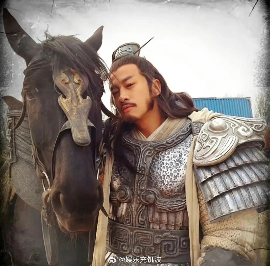 何润东 项羽杀秦军情况说明经典永不过时！何润东项羽翻红，老采访成杀秦军情况说明，