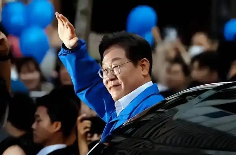 韩国总统李在明今天发文表示：“应北约秘书长马克·吕特先生邀请，我将启程前往土耳其