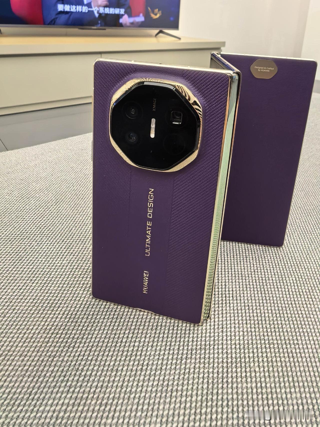 华为这是真的“轻舟已过万重山”了！
华为Mate XTs 非凡大师正式发布，配