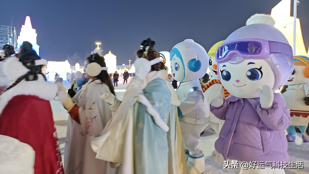 真心纳了闷！哈尔滨人到底是什么抗冻体质😂
 
这次二月份在哈尔滨冰雪大世界，我