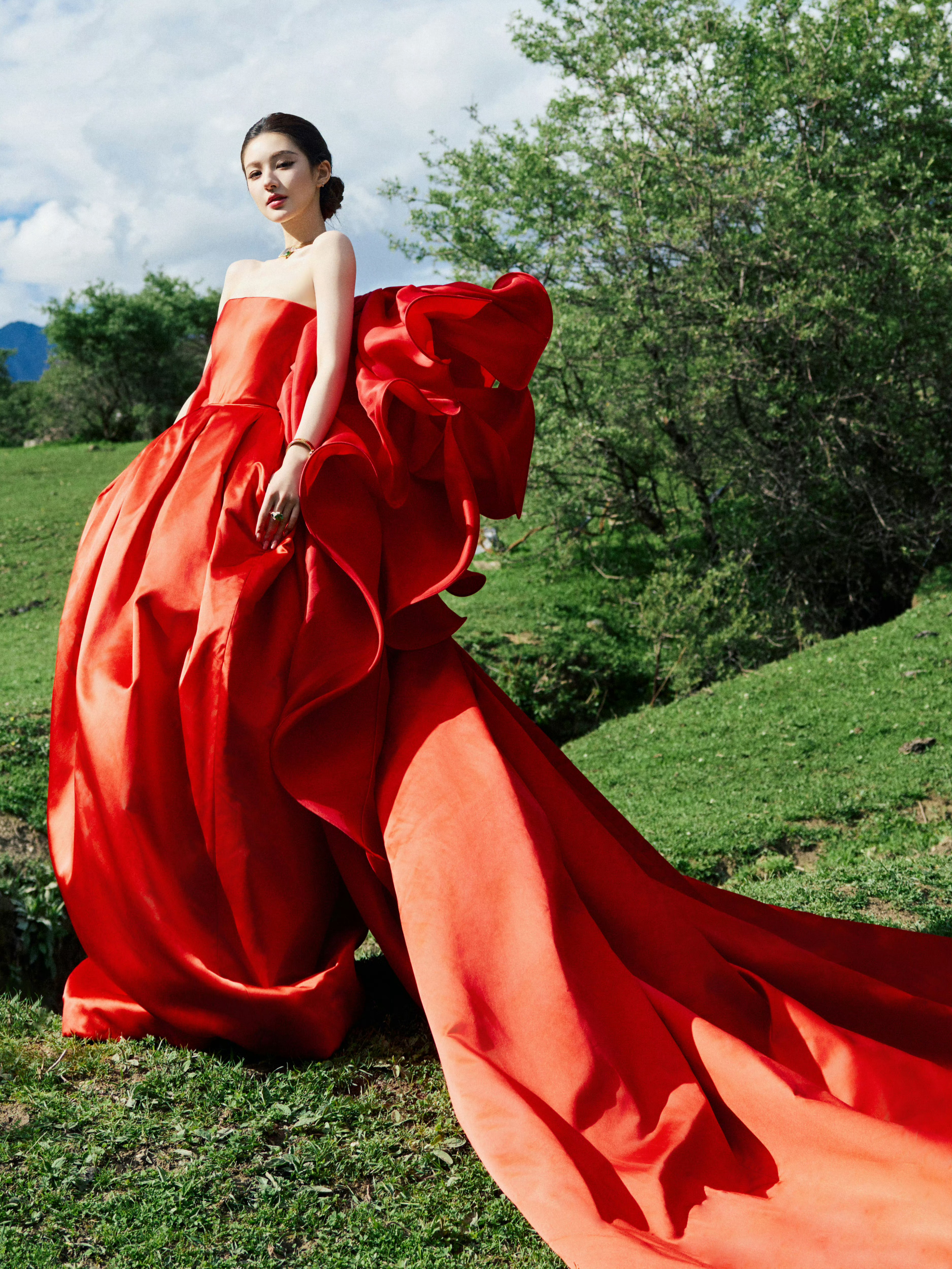 赵露思  ｜赵露思宝格丽品牌代言人 📣Vogue产出汇总～📍修图| 网页链接