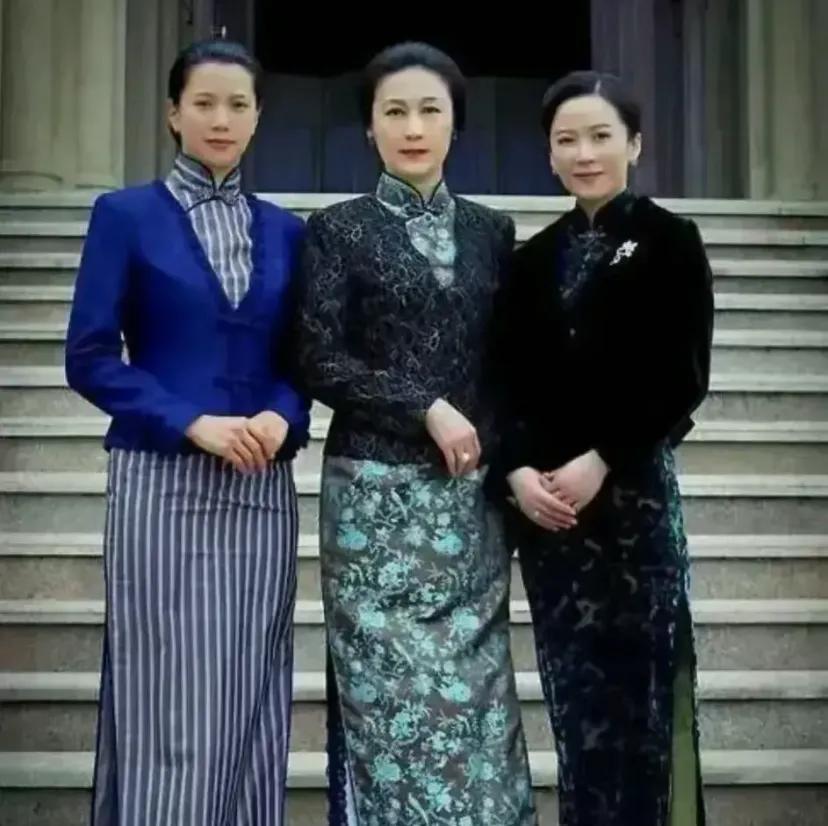 精致的一家三姐妹
年轻真好!这一家三姐妹年轻时实在是太精致了!在那个年代，她们的