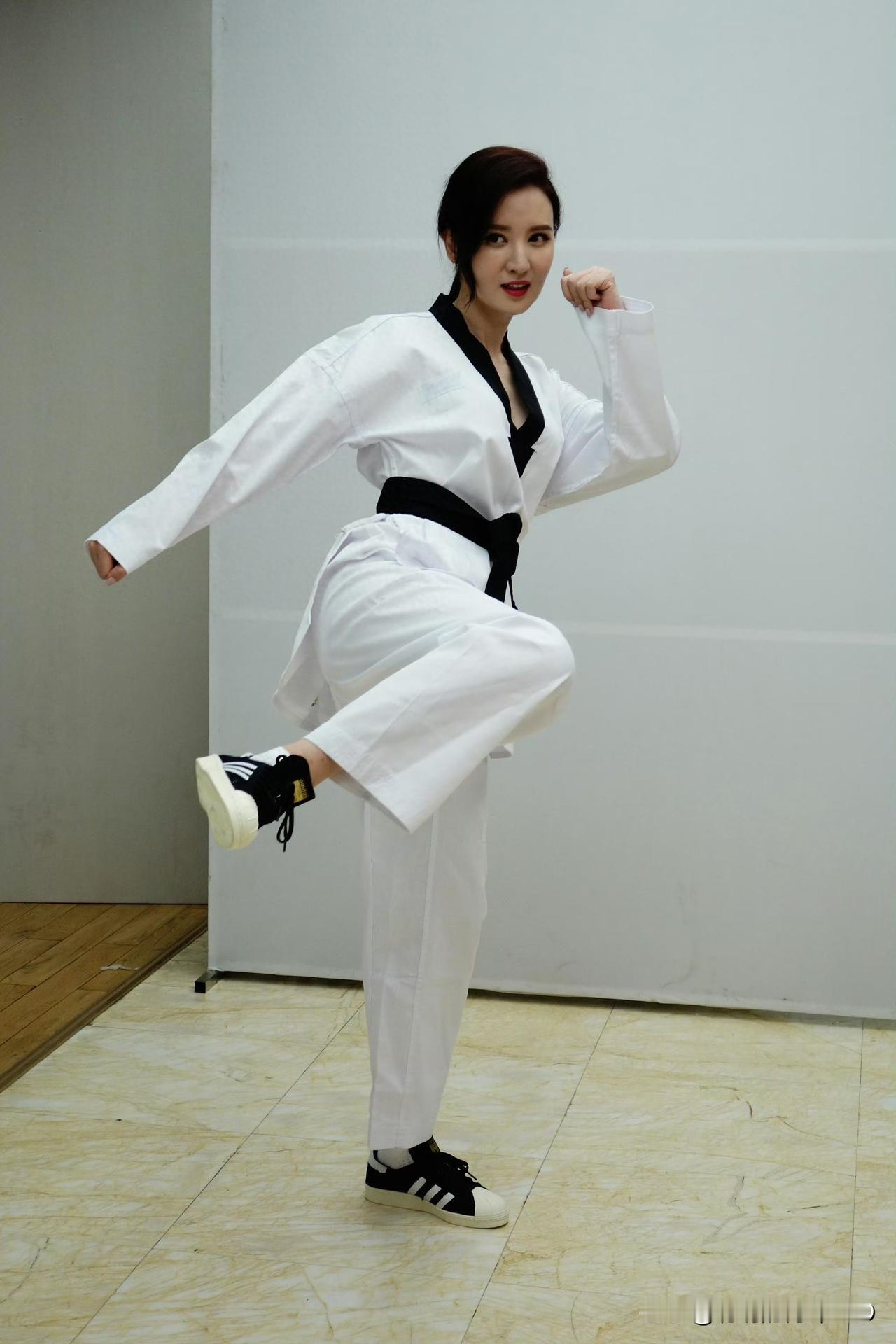 张萌，跆拳道棚拍生图