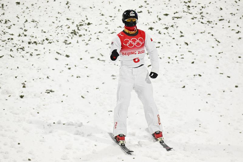 米兰 - 科尔蒂纳冬奥会自由式滑雪男子空中技巧预赛，孙佳旭成功晋级决赛，赛后他久