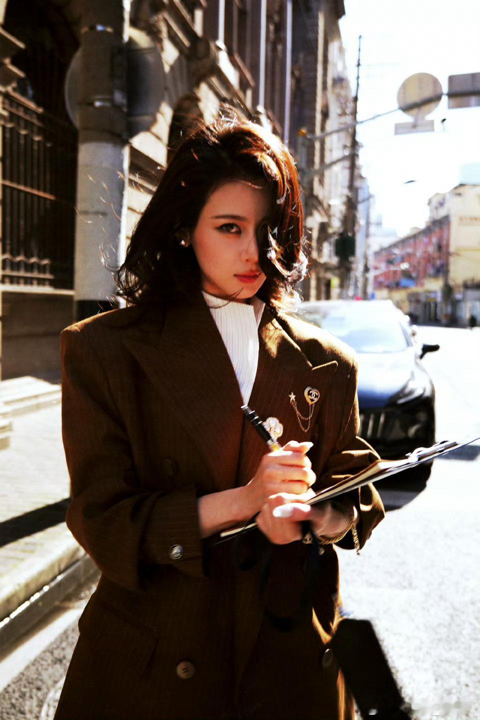 赵昭仪 野心不藏谁懂啊！赵昭仪这组照片鲜活又有张力，满满的生命力扑面而来这才是二