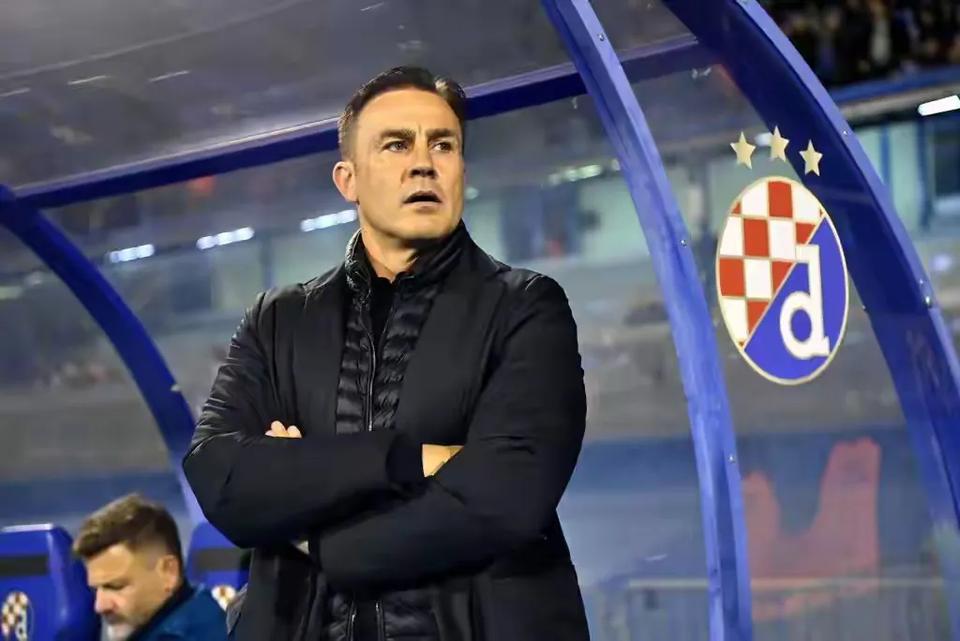 卡纳瓦罗经验不足，当教练没啥成绩，当球员没得说，当初在广州恒大主要靠里皮留下来的