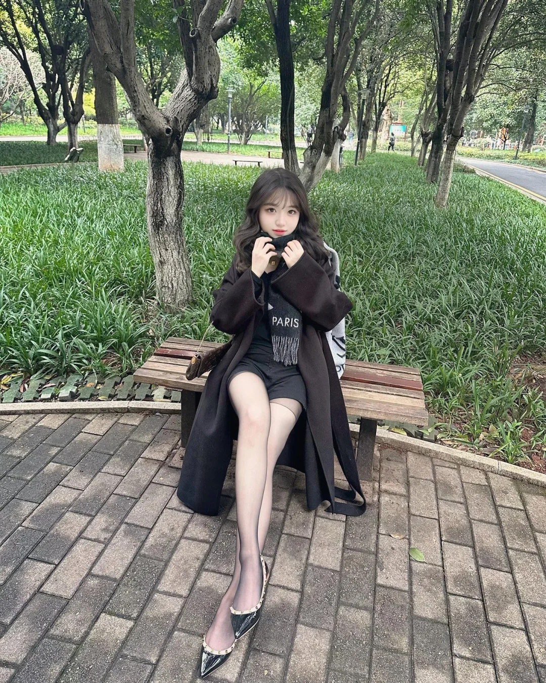 黑丝配大衣