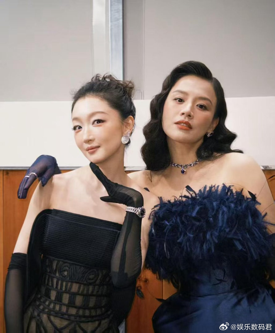 周冬雨亮相马思纯新片首映马思纯每次被喊东玉都想到冬雨东玉用大笑做大家的太阳，周冬