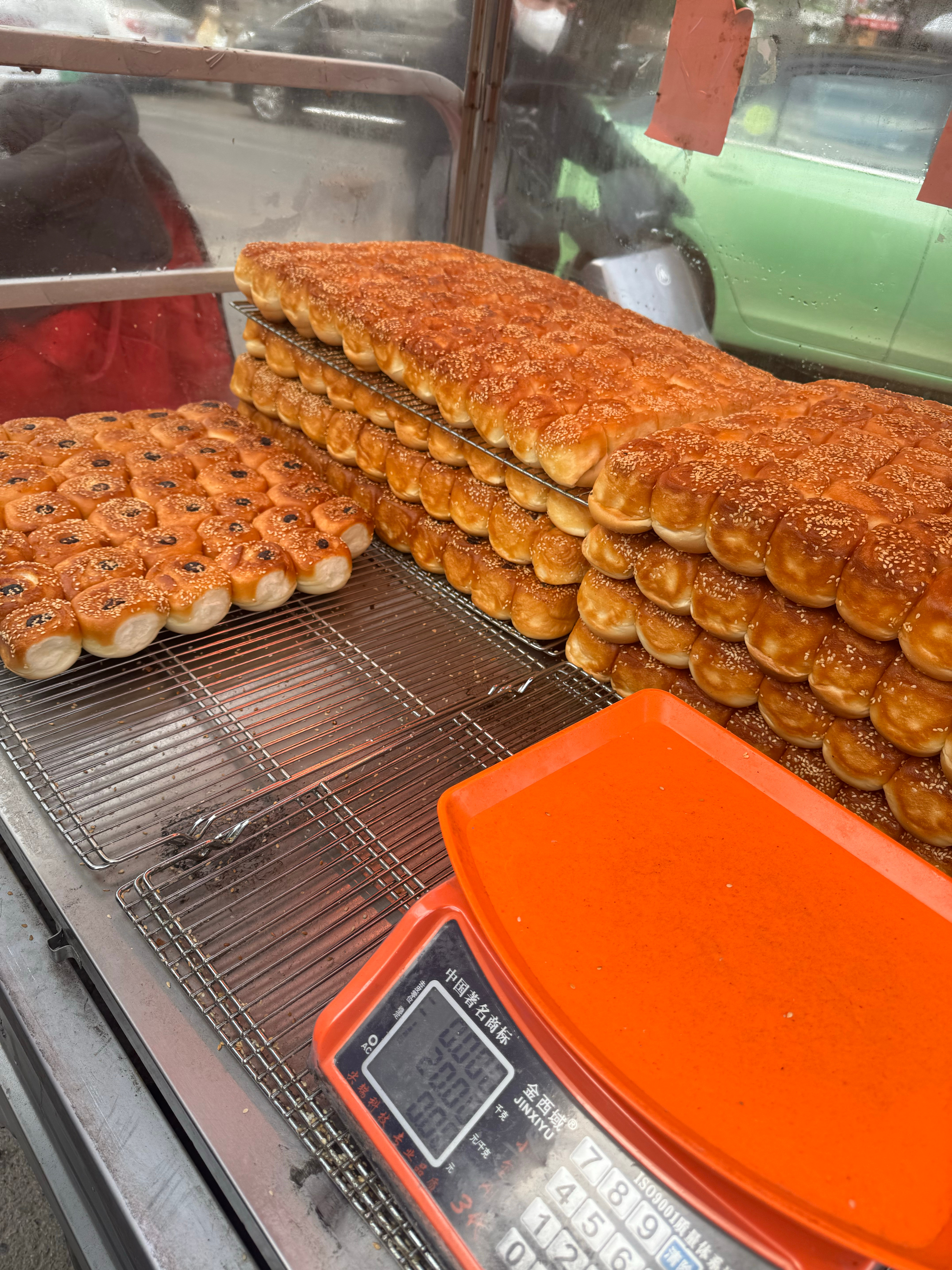 大早上偶遇了蜂蜜小面包