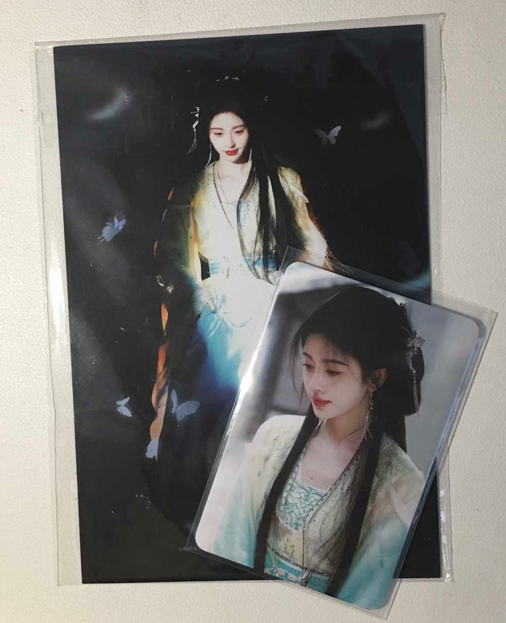 情如风雪无常，却是一动既殇。 鞠婧祎 ﻿鞠婧祎露芜衣 ​​​