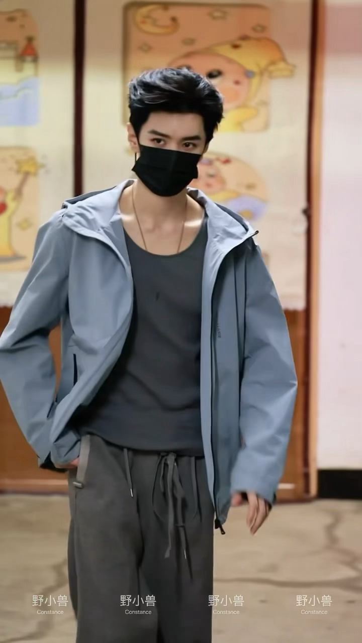 就算只露出眼睛我也看到了远子哥全部的帅气陈哲远敖炽大背头造型陈哲远敖炽全妆下班