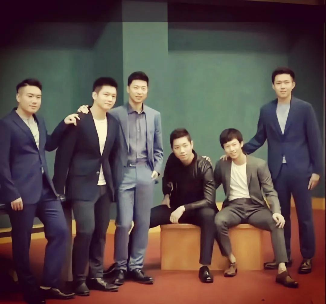 你第一眼看到了谁？他们都是颜值与球技并存的国乒少帅
网友说：帅过娱乐明星的国乒天