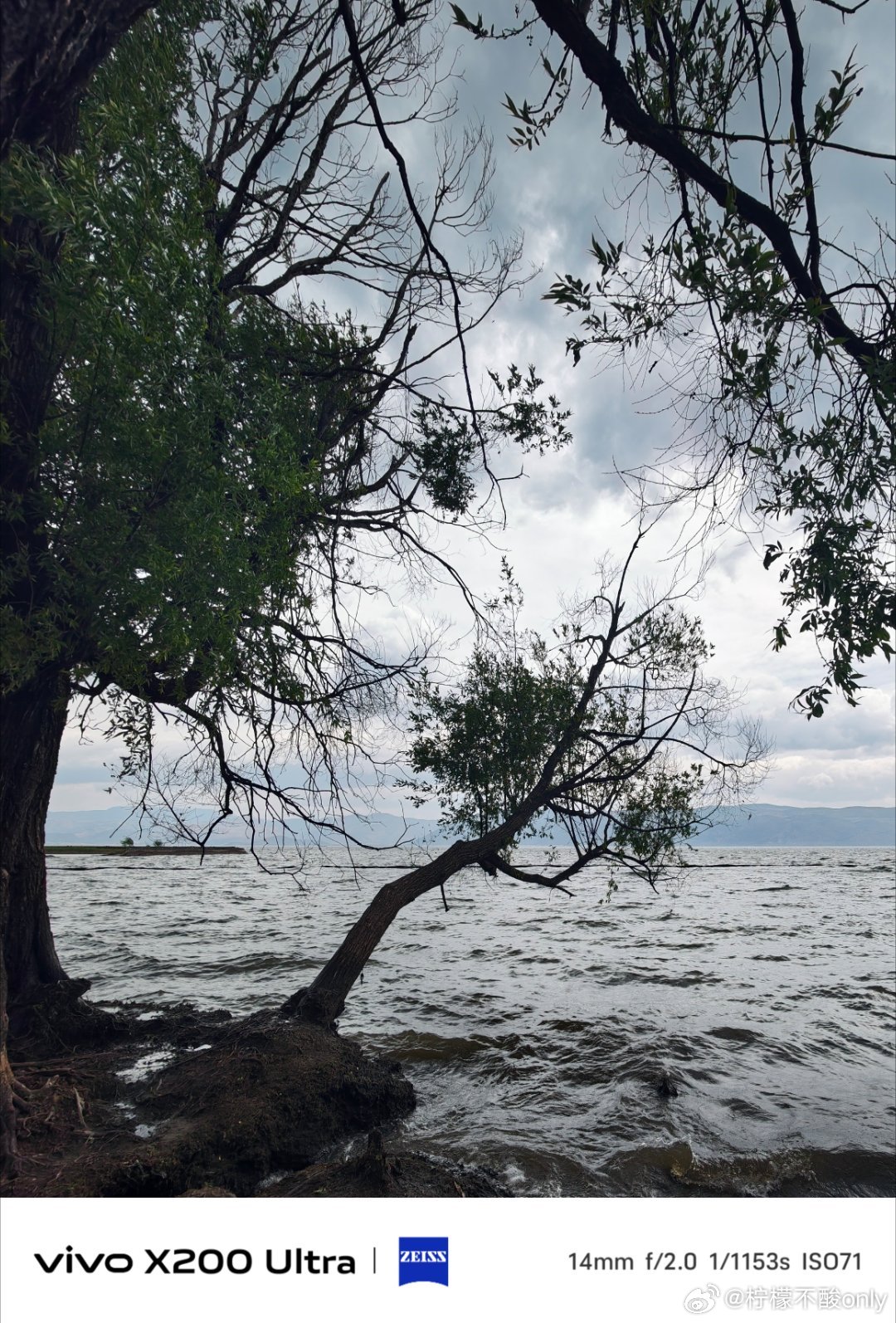 🌊⛰️苍山十九峰，洱海一轮月。一半是风花雪月的诗，一半是云卷云舒的闲。我站在这