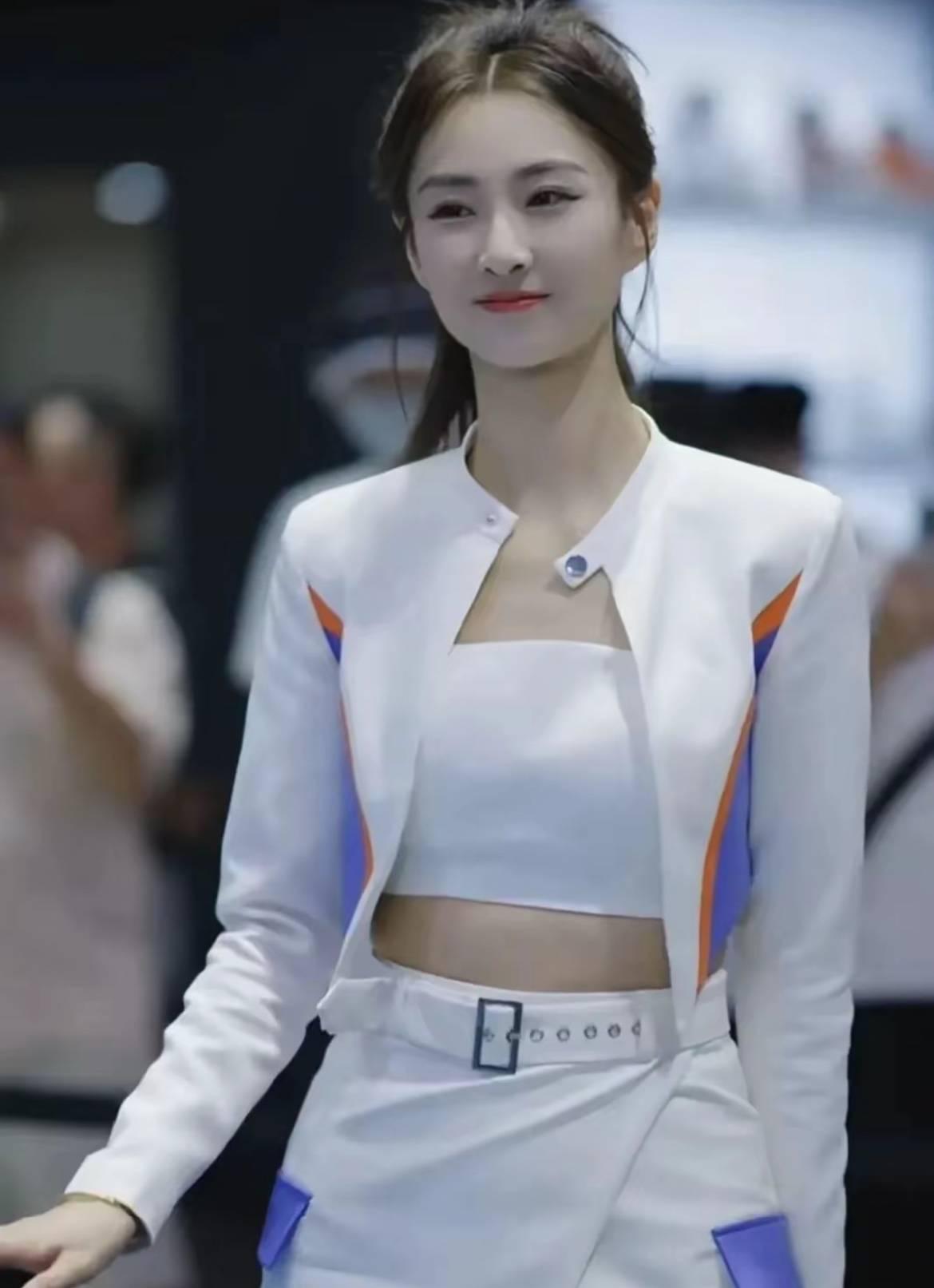 车模苏宁真的好美。
