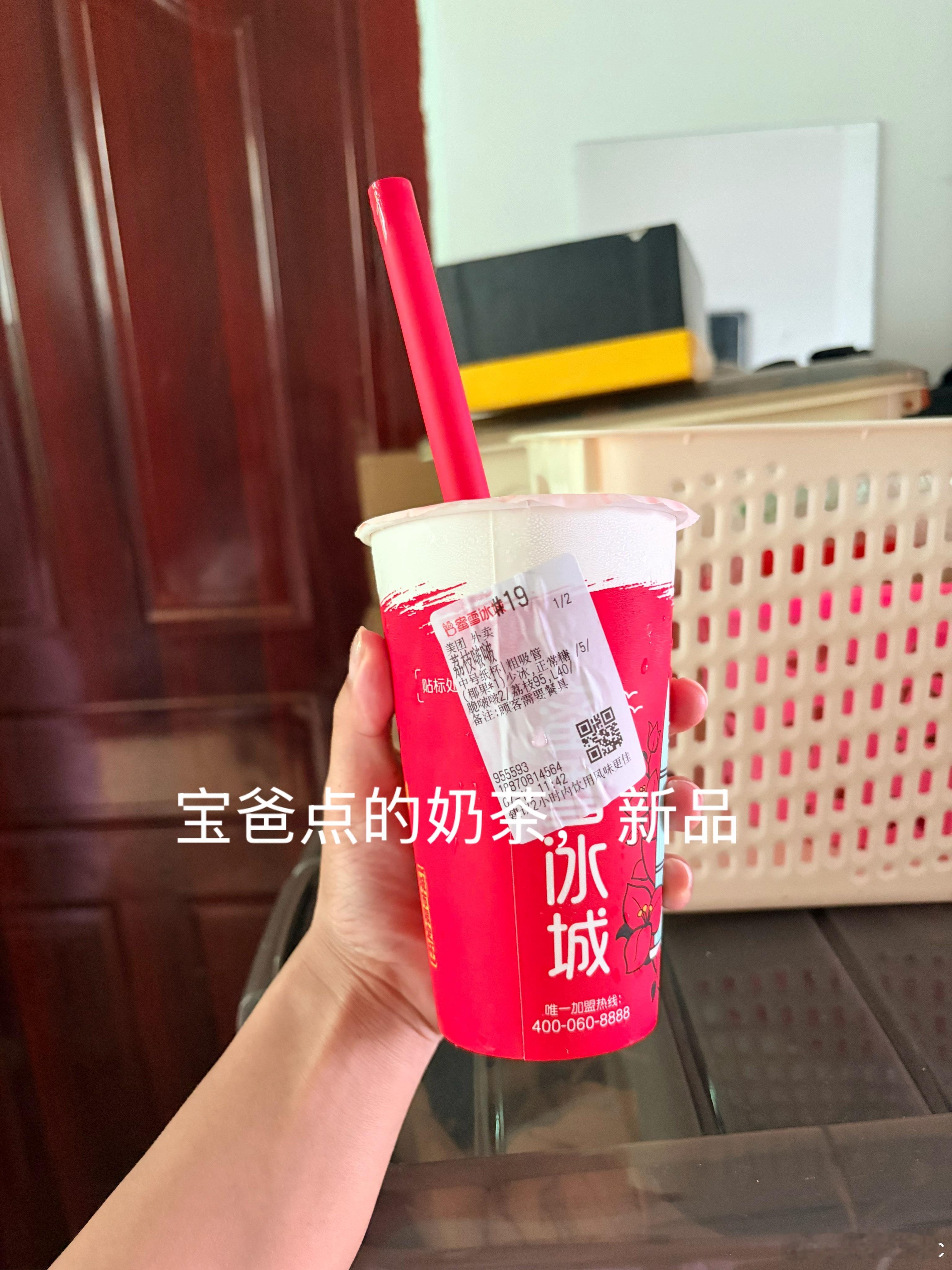 收拾了这么多东西，还有一些大件的。现在娃睡着啦！等会吃过午饭直接叫车来拉走，这么