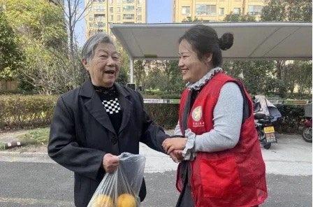 台州楼栋爱心联络员架起邻里连心桥用点滴善举串联邻里温情，让“远亲不如近邻”的传统