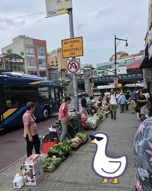 美国“斩杀线”吵翻全网，美国中产破防吐槽被中国网友“剧透”焦虑，可华人高端人才和