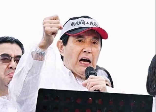 坚决反对非和平统一，实质就是抗拒统一。马英九想用这种话术，把自己放在道德高地上，