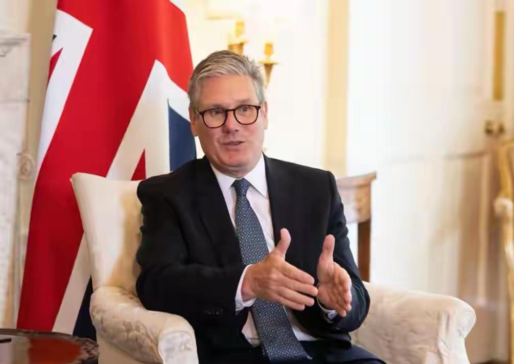 俄罗斯再次发出警告，明确表示英国首相如成功访华，中英关系或将引爆美国的强烈反应。