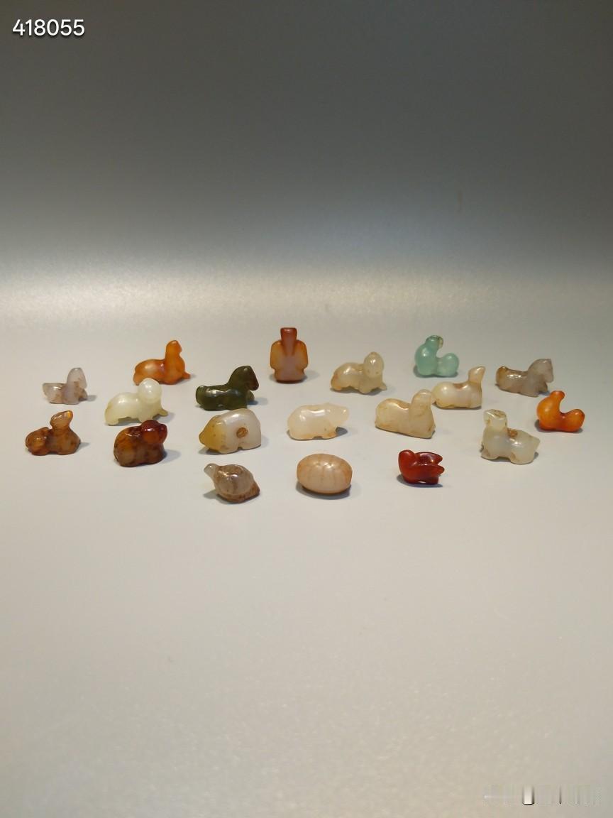 动物件一组（19个）
流行于:汉或后期
和田玉地方玉等