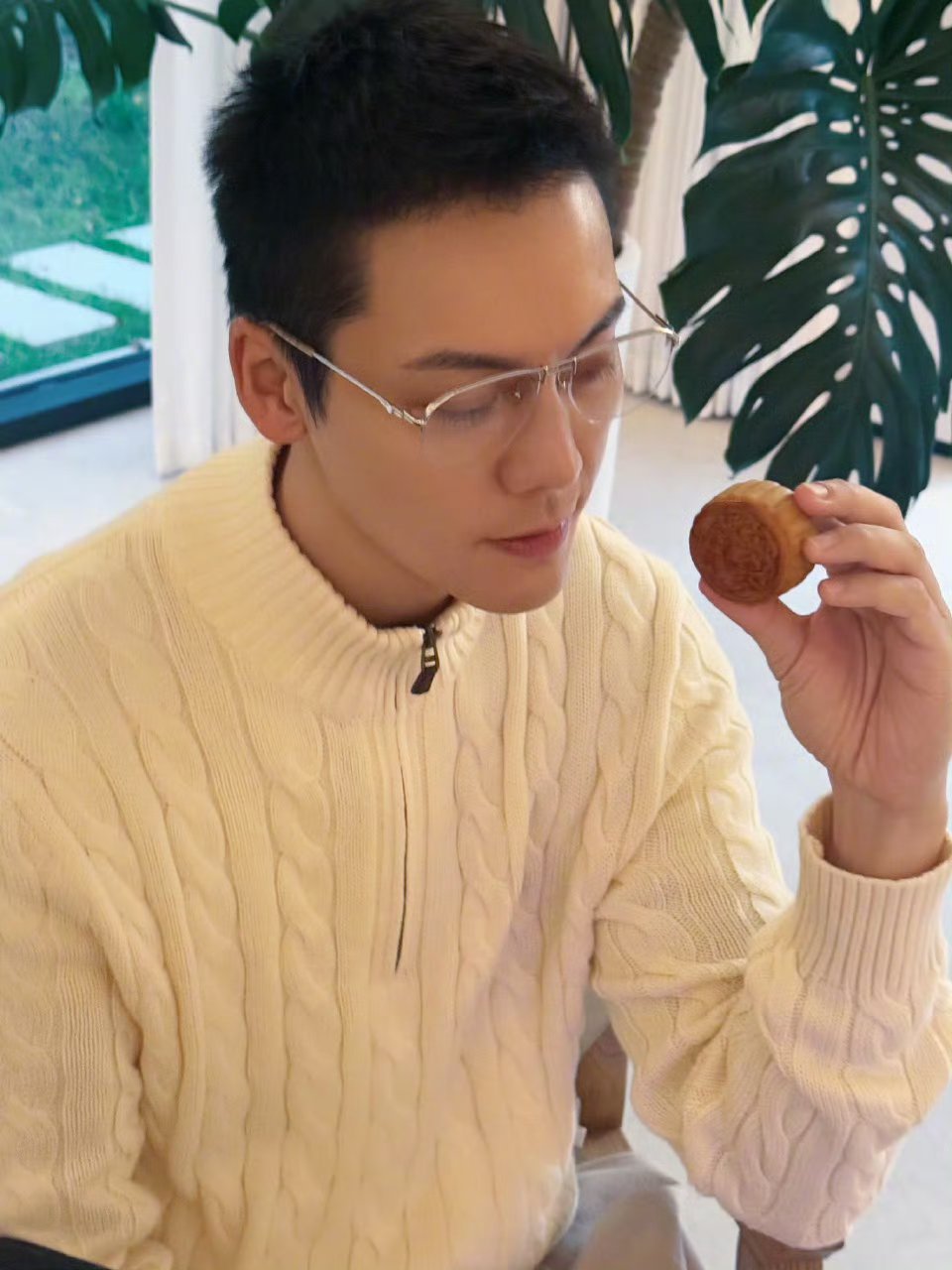 陈伟霆被粉丝催开演唱会 粉丝也确实问出我想问的了，和哥什么时候开演唱会啊，我好买