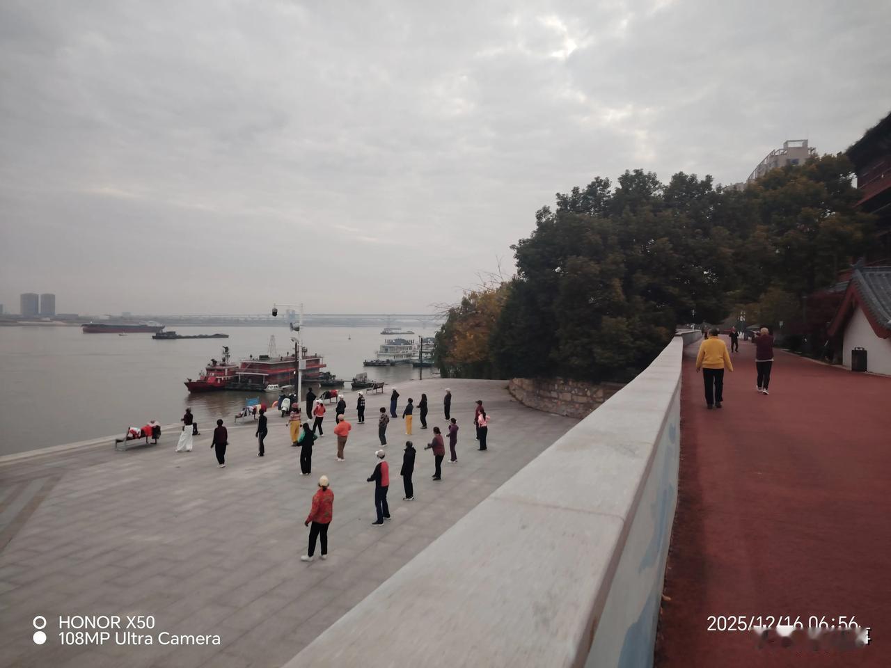 晒图笔记大赛12月16日长江岸边晨练