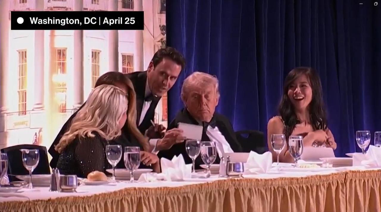 昨晚白宫记者晚宴现场，突然有人开了4枪，不知道这次是不是又是刺杀特朗普。视频画面