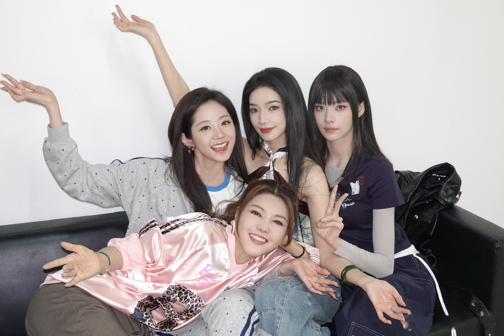 万千惠冲浪果然快啊我的天，真的听取了网友的意见没选王濛队万千惠听了网友的建议万千