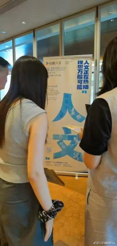 上海高考生的迷茫被陌生人治愈迷茫不必独自消化，世界人文日这场线下相遇，让考生与陌