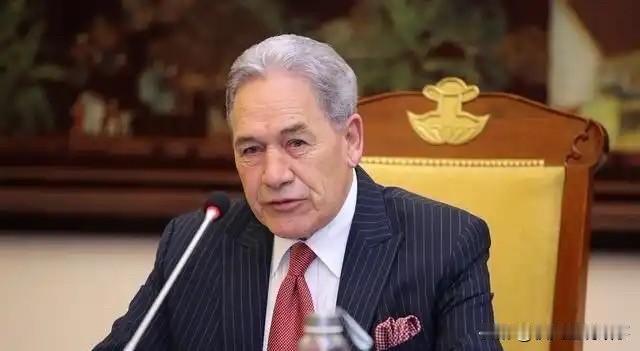 新西兰外长不讲武德让华裔议员"滚回中国"

"你接种过疫苗吗？"
就问这一句，新