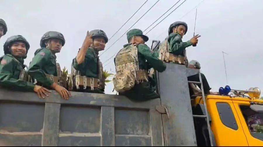 德昂军的阵地被兄弟部队接管！
抹谷镇人民防卫军第1222营、TRI战指、敏建黑虎