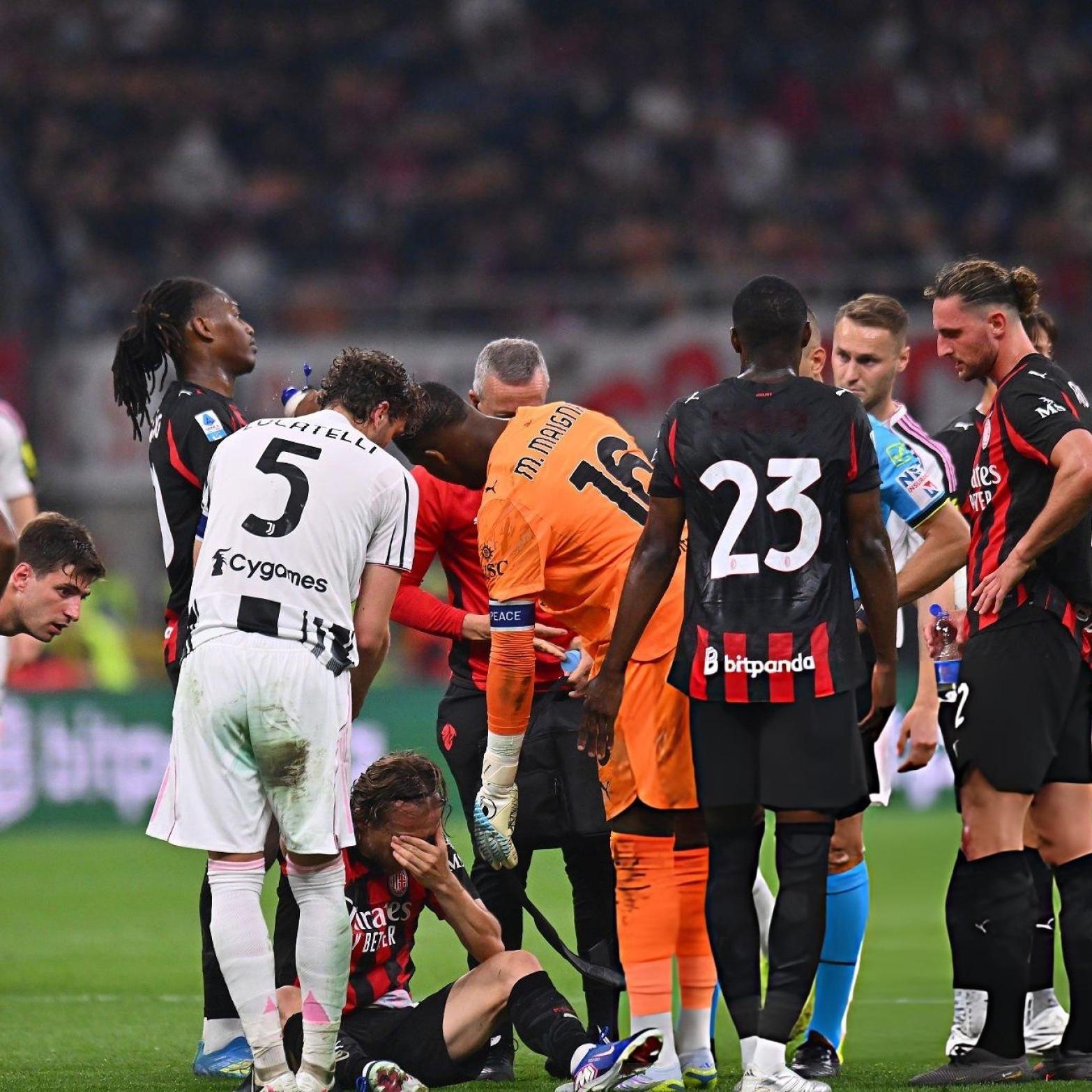 皇马 莫德里奇在对阵尤文图斯的比赛中因头部受伤被迫下场。希望没事🙏🏻🙏🏻