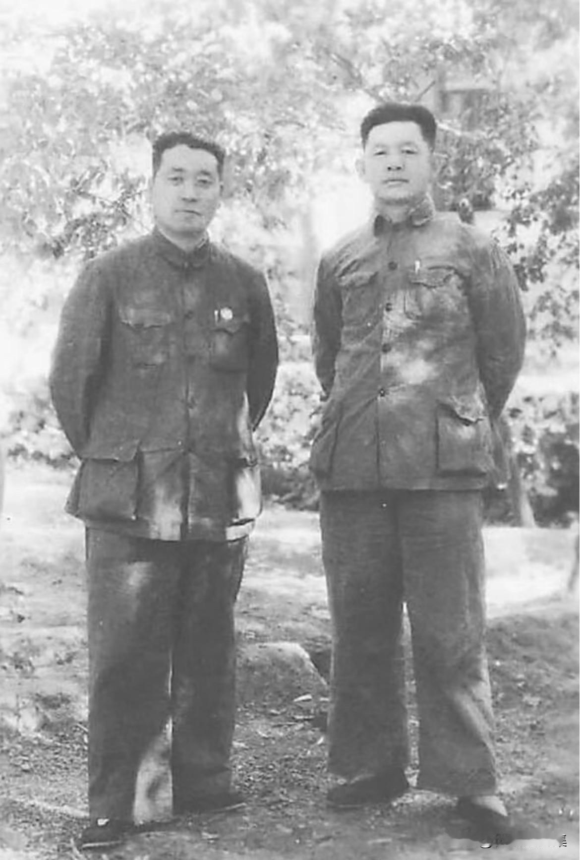 上世纪五十年代，新疆财经史上的老搭档，辛兰亭与刘子谟的合影。两人都是陕西人（辛兰