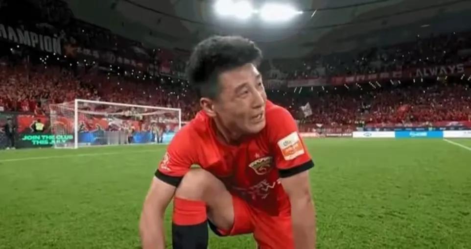 国足迎来不利消息！
西甲名宿武球王竟然受伤了！
武磊在中超赛场生龙活虎，大杀四方