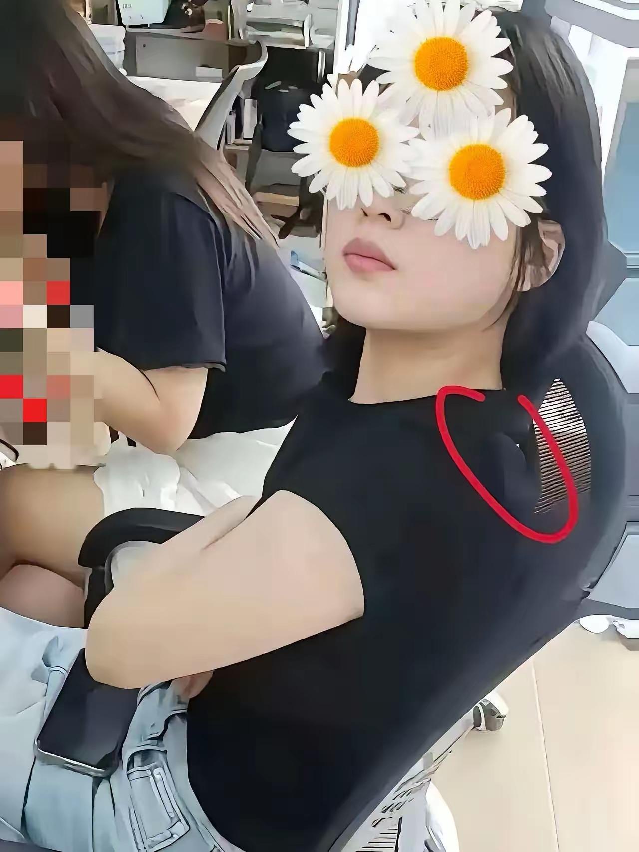 那个白嫖外卖的女员工，这次真是把“精致利己”演到了极致。

大家发现没？她身上那