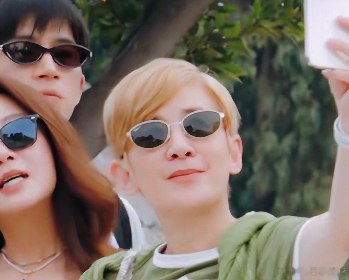 吴君如一直在记录吴君如花少随时随地都在记录 吴君如演我出去旅游，随时随地都在记录