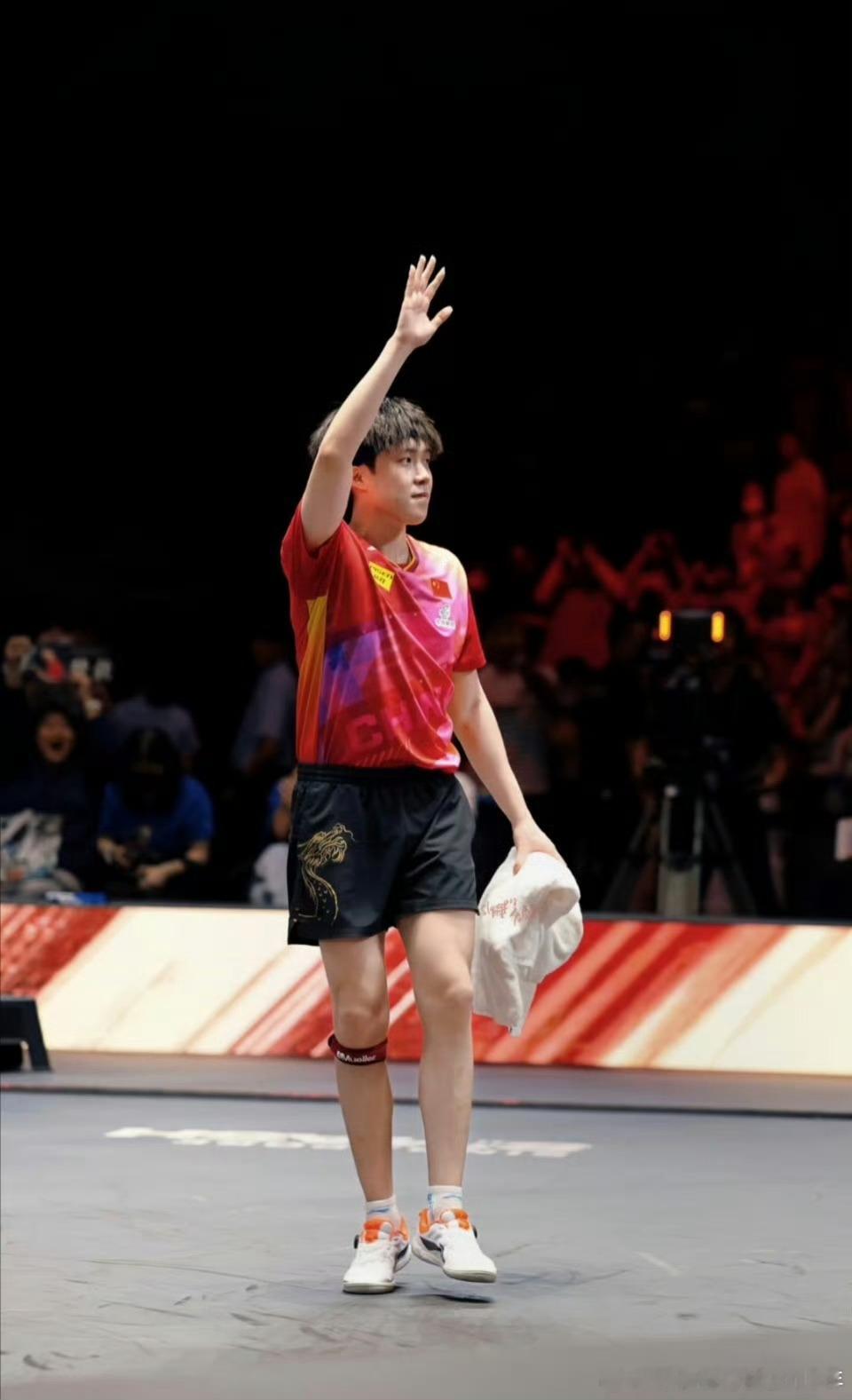 王楚钦 王楚钦比赛加油[给力][给力][给力] 