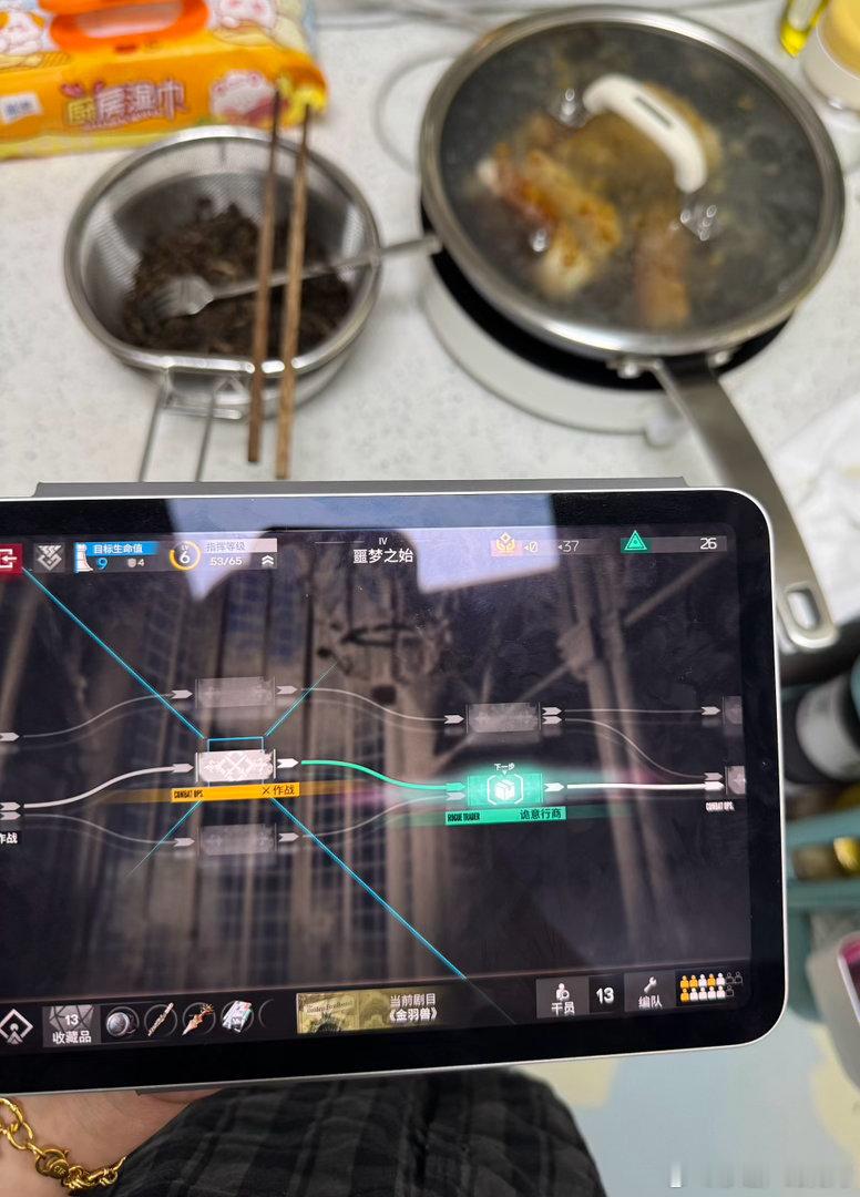完全读不懂强迫行为的理由，有时候就跟被天授了一样，完全不饿且吃过晚饭坐在沙发前看