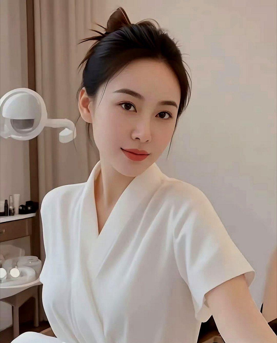 体制内漂亮的女人不要碰，你不知道她干爹是谁。特别丑的女人也不要碰，因为你不知道她