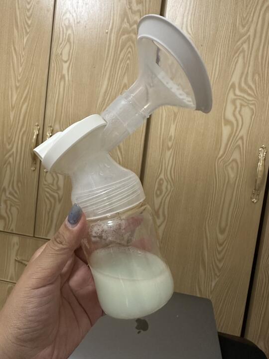 我的奶好像有毒一样 怎么会有点绿色？