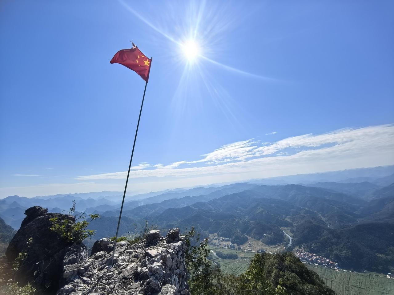 今天《解放军报》放了句狠话：如果日本还敢在台海问题上指手画脚，甚至妄想出兵干涉，