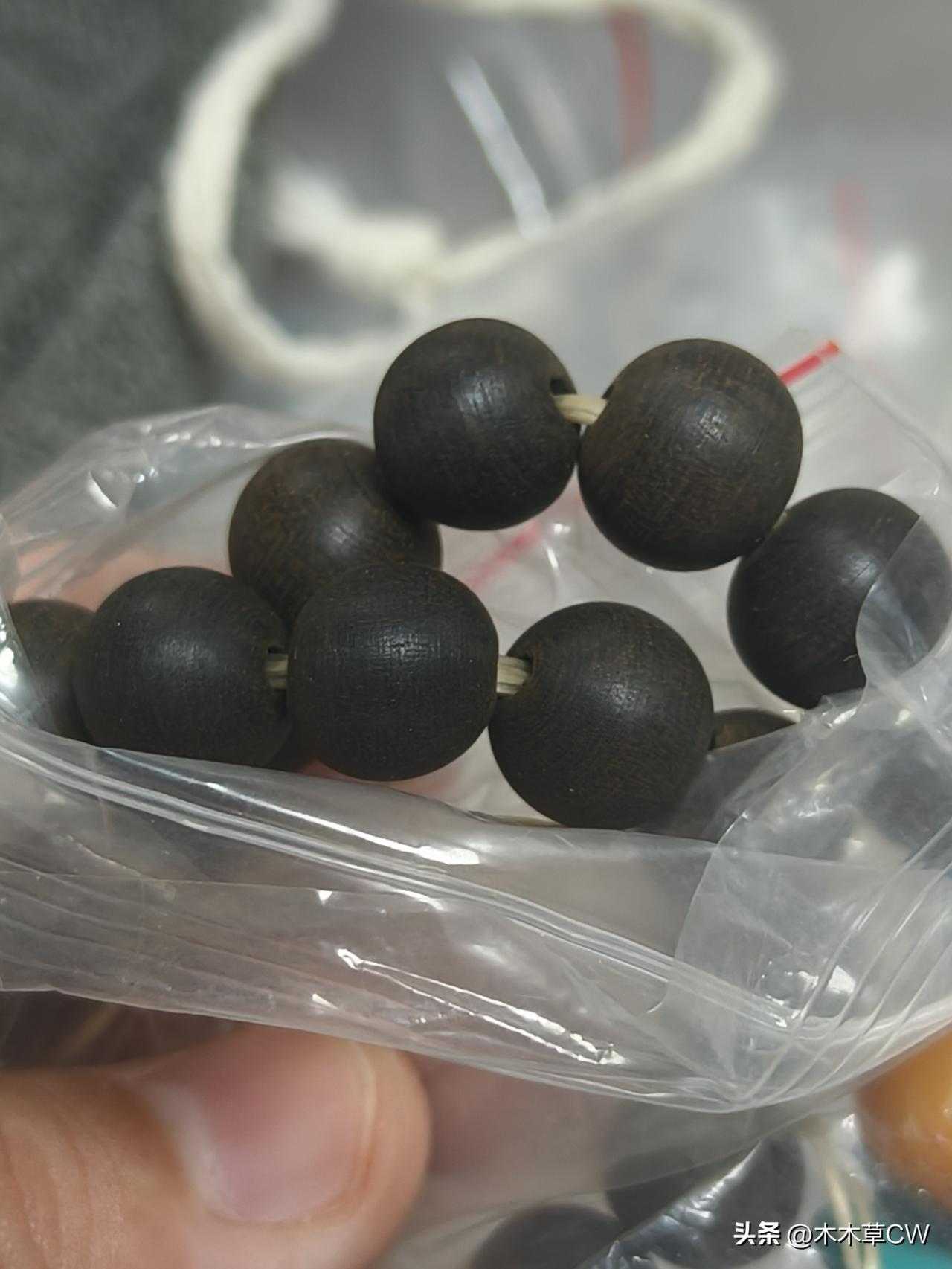 我跟老公又聊到那个沉香的事情。
这个故事我其实以前讲过，但是真的是想起来就觉得哎