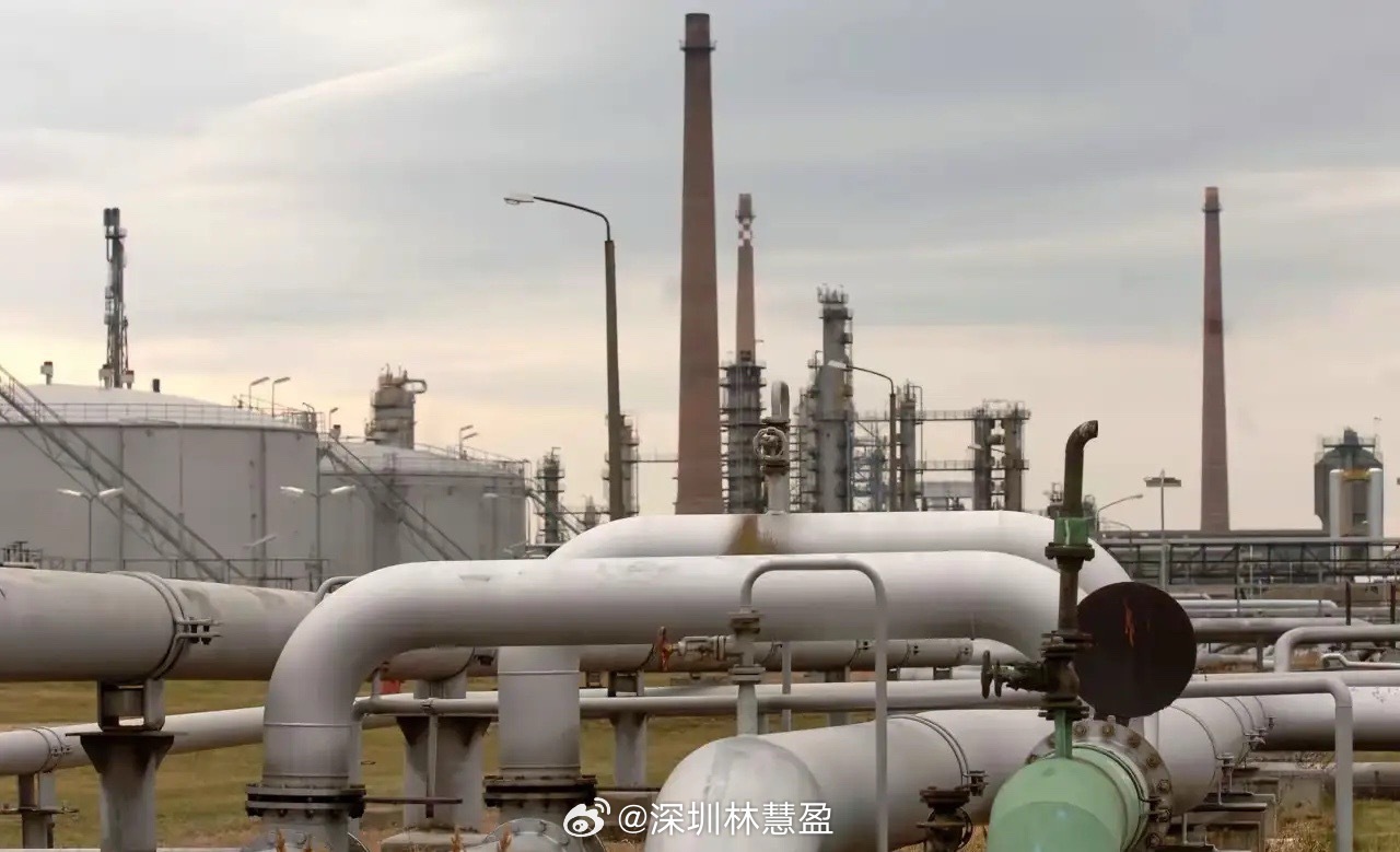 现在乌克兰跟匈牙利已经因为能源问题而彻底翻脸双方紧紧的咬在一起，谁都不肯松口匈牙