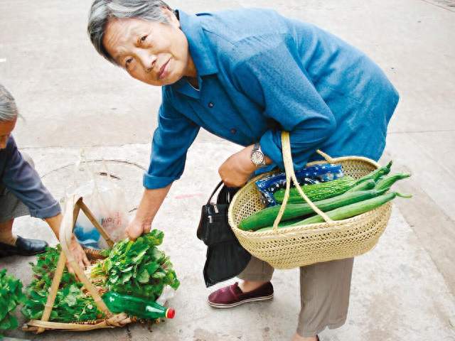 女性绝经来临前，身体会释放4个信号，47岁之后，要做好心理准备