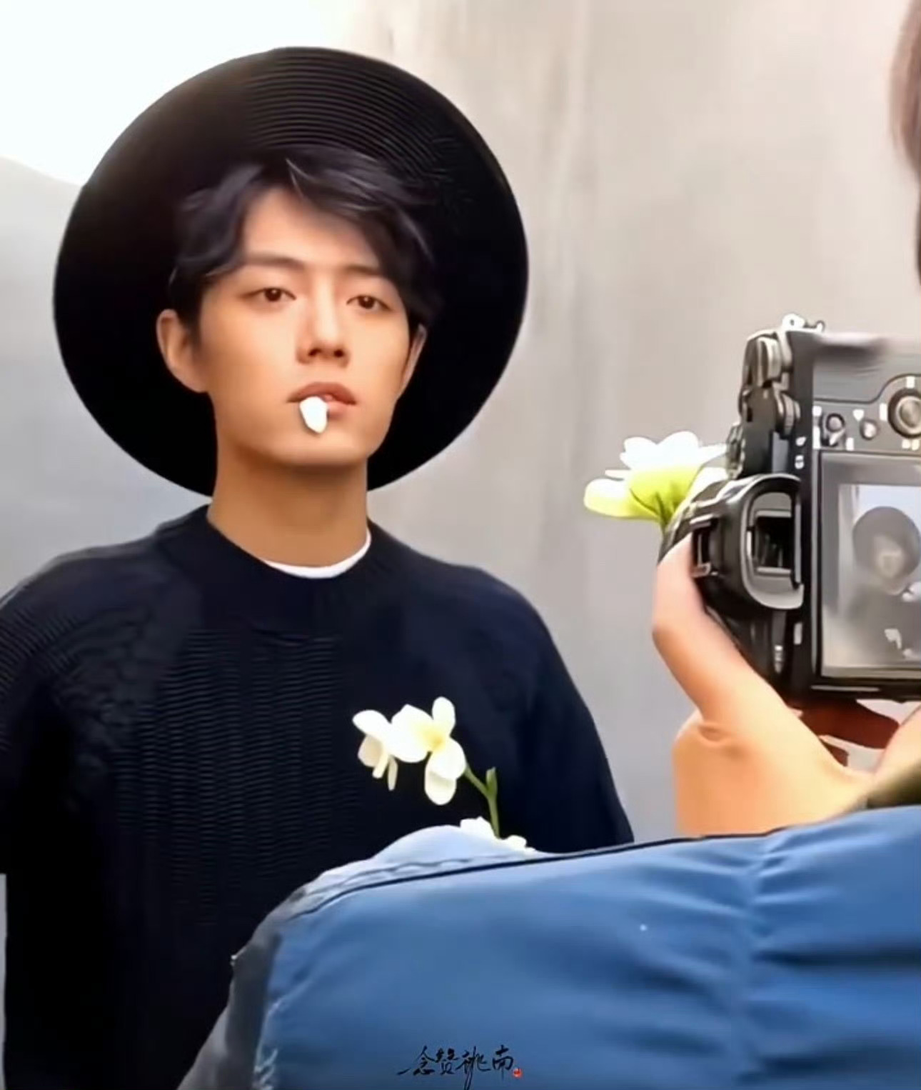肖战拍的撕拉片热点观点 突然发现肖战好萌。[笑cry] ​​​